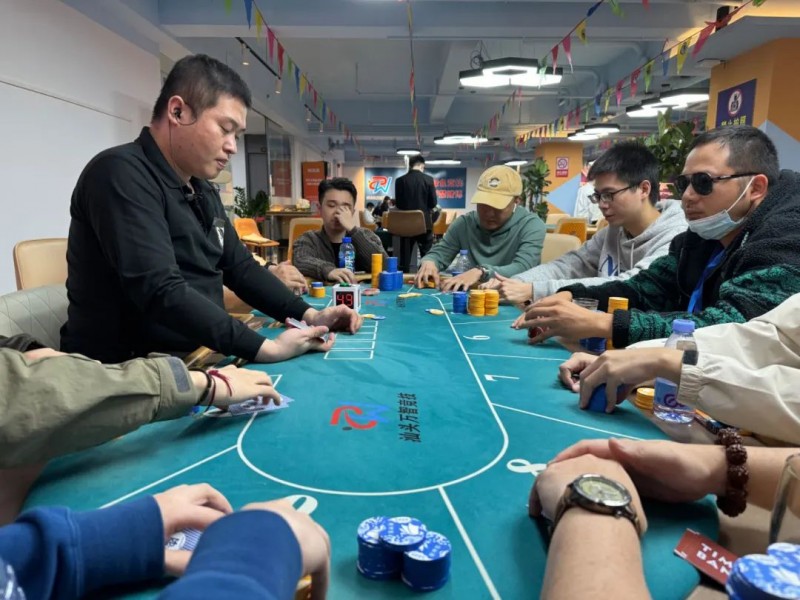 【牌手扑克】汕头南湾杯｜66今日不太6，金刚撞车同花顺，恭喜王士元140.5W记分牌斩获主赛Day2CL!